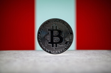 Physical20silver20version20of20Bitcoin20BTC20and20Peru20Flag20on20the20background.jpg